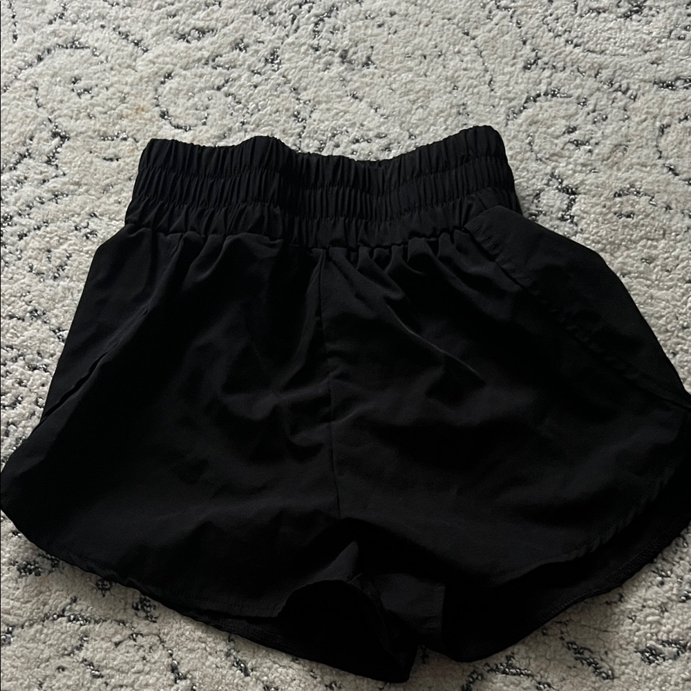 Amazon Essentials Women's High Waisted and flexible Black Shorts